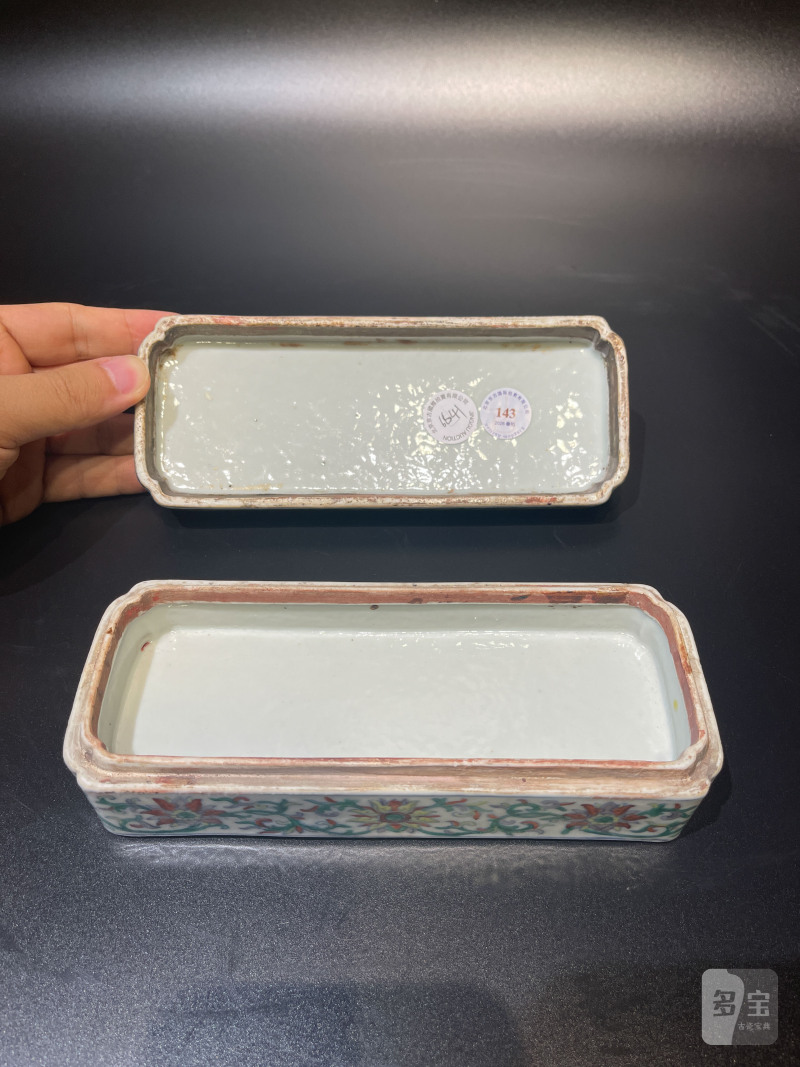 清乾隆 斗彩缠枝莲纹长方文具盒 - 图9